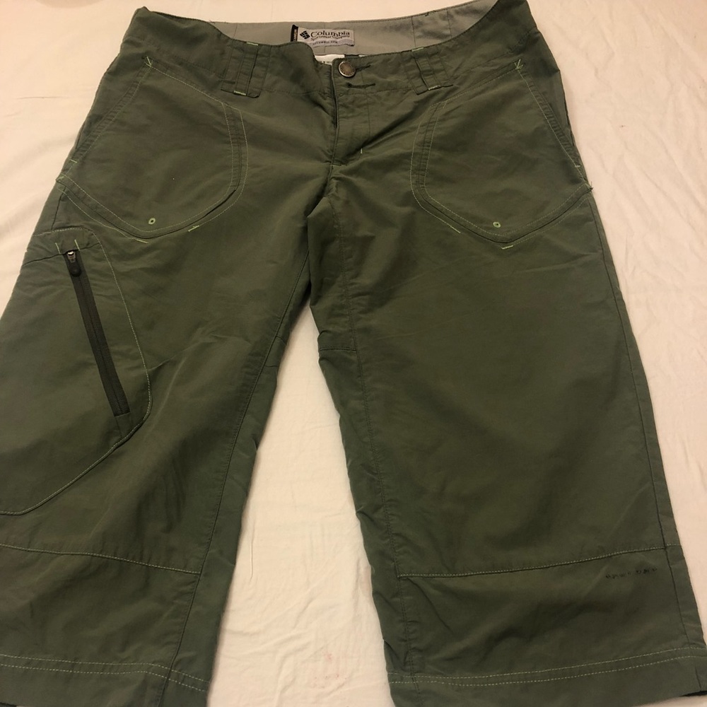 COLUMBIA Forrest green women’s size 8 capris.